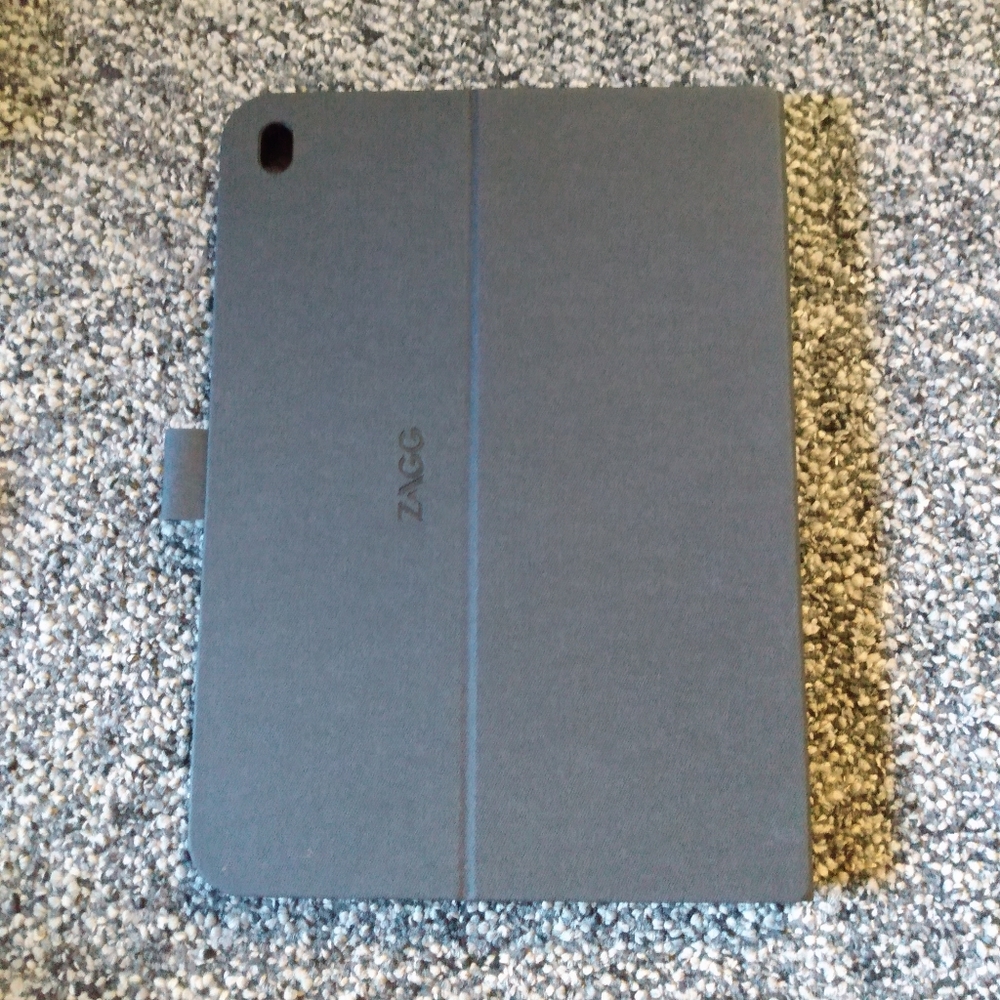 Zagg Case with Keyboard for Ipad Air 4 and 5